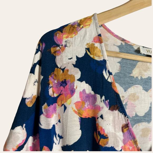 Yumi Kim Navy Blue Floral Print V-Neck Dolman Short Sleeve Romper Size XS - Picture 3 of 8